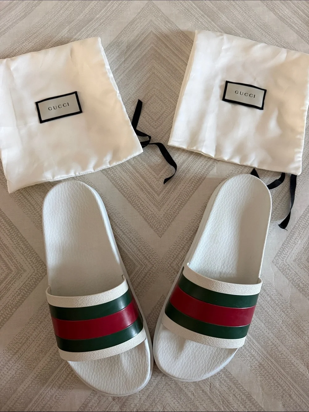 Gucci Pursuit 72 White Pool Slides Green Red Web Stripe Size 11